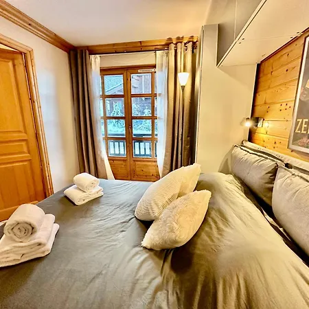 New! Charming 2-bedroom Close To Lifts Lägenhet *