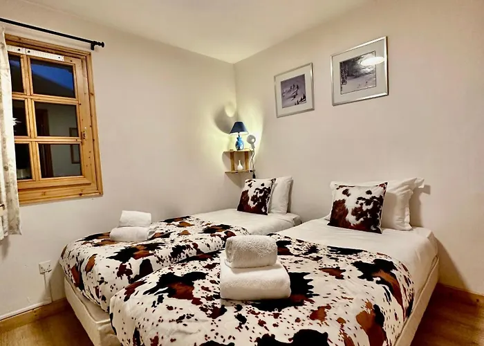 New! Charming 2-bedroom Close To Lifts Lägenhet *