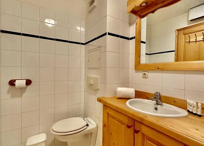 New! Charming 2-bedroom Close To Lifts Lägenhet *