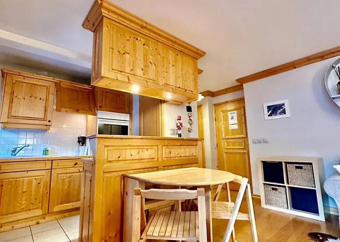 New! Charming 2-bedroom Close To Lifts * Courchevel
