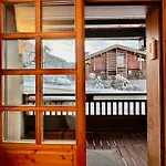 New! Charming 2-bedroom Close To Lifts