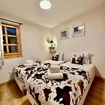 New! Charming 2-bedroom Close To Lifts Apartment *