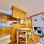 New! Charming 2-bedroom Close To Lifts * Courchevel
