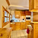 New! Charming 2-bedroom Close To Lifts Apartment *