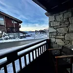 Apartment New! Charming 2-bedroom Close To Lifts Courchevel