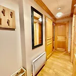 New! Charming 2-bedroom Close To Lifts Courchevel