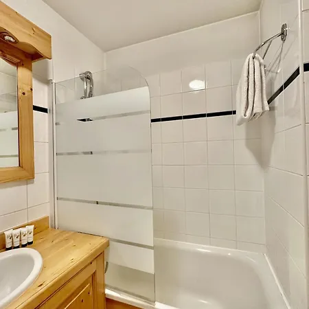 New! Charming 2-bedroom Close To Lifts Daire Courchevel