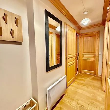 New! Charming 2-bedroom Close To Lifts קורשבל