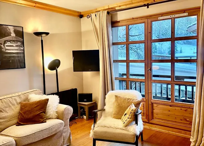 New! Charming 2-bedroom Close To Lifts *