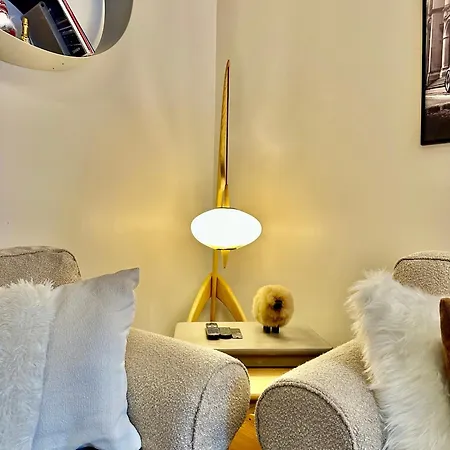 New! Charming 2-bedroom Close To Lifts Apartment